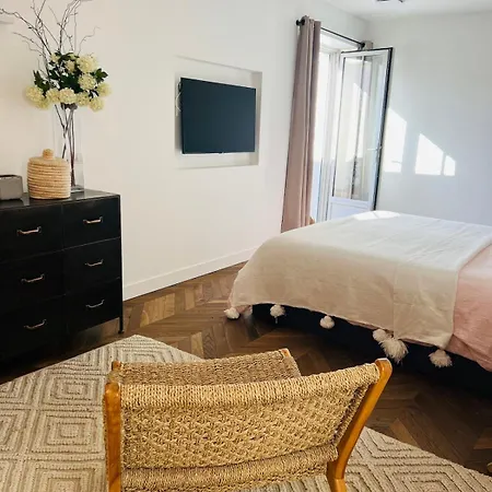 Exceptional Property, Park, Pool, * La Rochelle (Charente-Maritime)