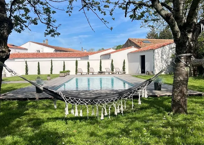 Exceptional Property, Park, Pool, * La Rochelle (Charente-Maritime)