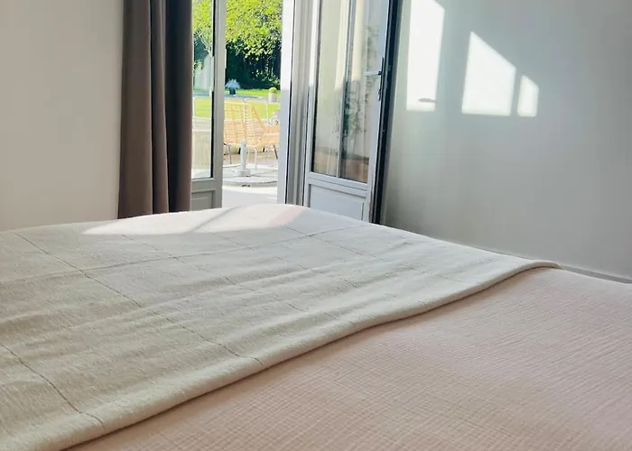 Exceptional Property, Park, Pool, Willa
