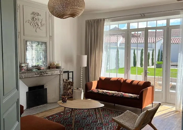 Exceptional Property, Park, Pool, 빌라 라로셸